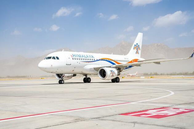 Xizang's civil aviation sector takes to the skies, boosting trade, tourism
