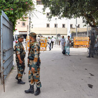 Court seeks to know if compromise is possible, complainant gives some suggestions in CBI Joint Director raid case