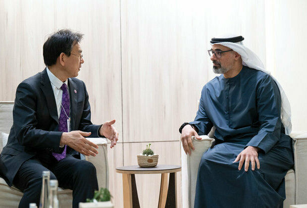 Khaled bin Mohamed bin Zayed meets President of Tsinghua University