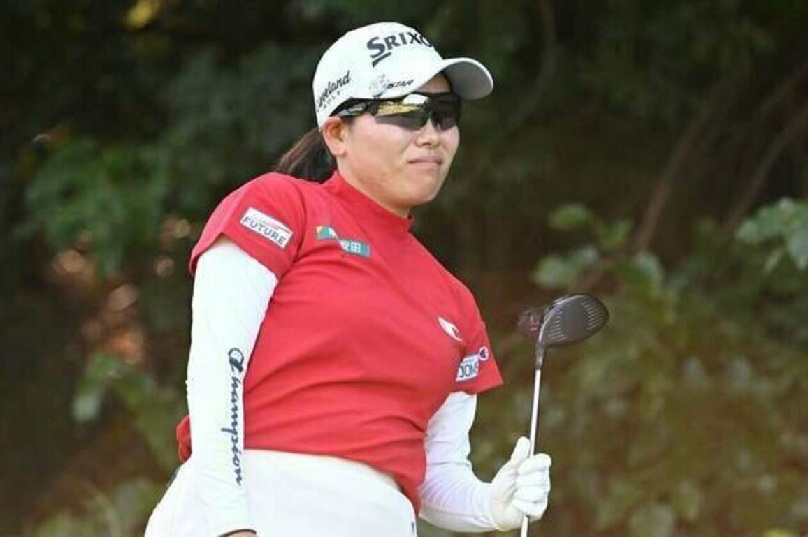 Minami Katsu sets course record, takes 2-shot lead in Shanghai
