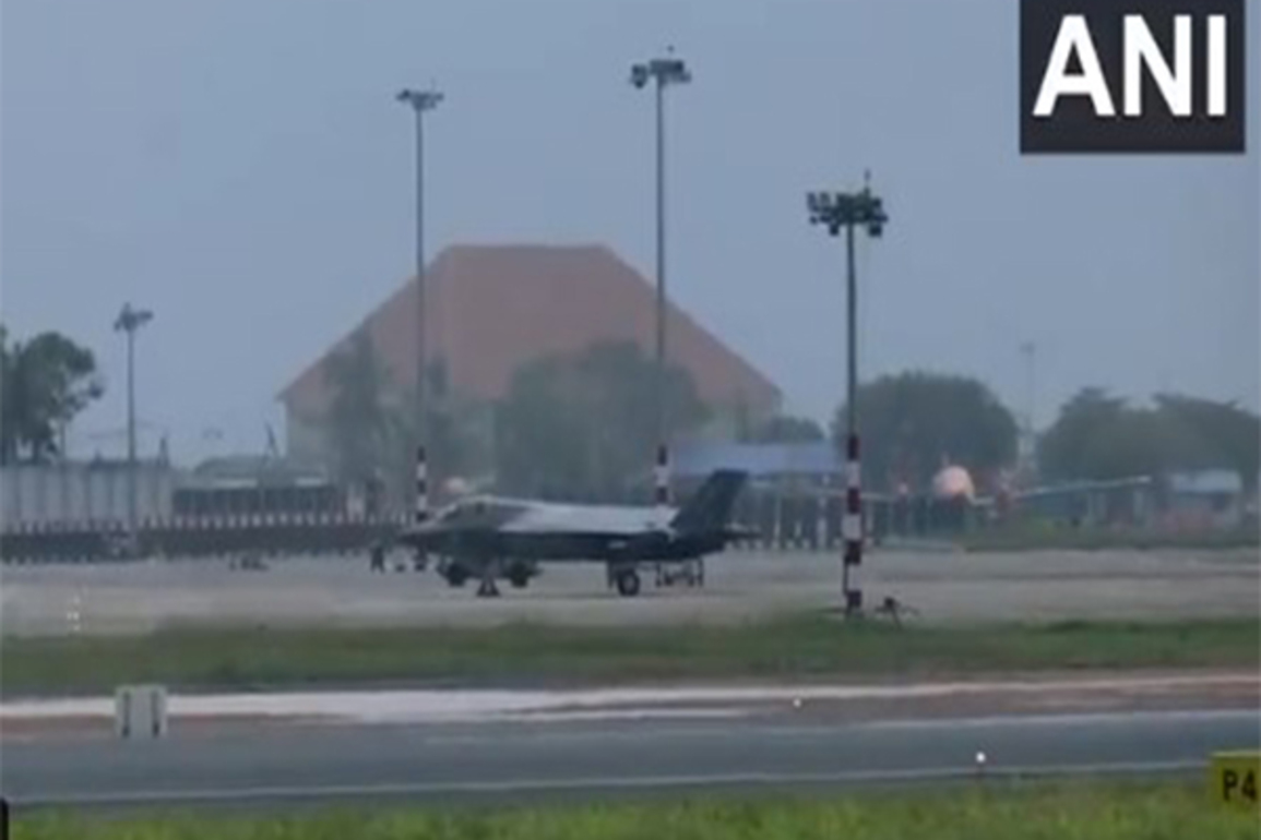 UK Navy's F-35 fighter jet remains grounded in Kerala