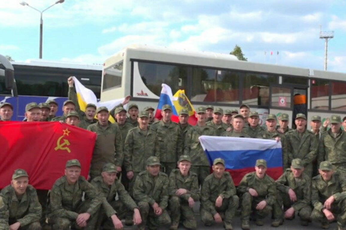 Moscow and Kiev begin record prisoner swap 