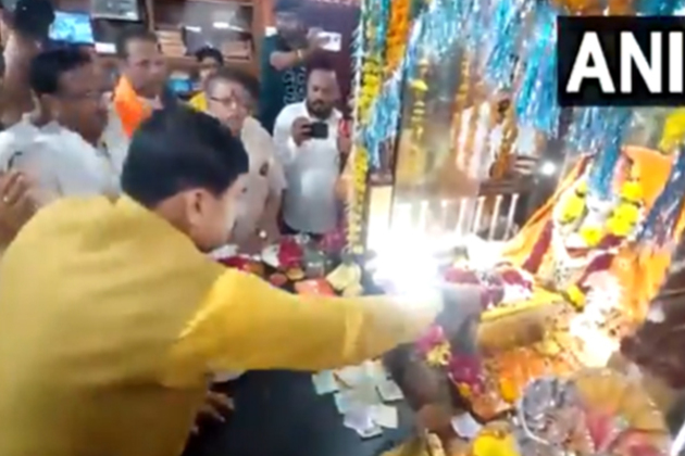 MP CM Mohan Yadav offers prayers at Ujjain's Maharshi Sandipani Ashram on Guru Purnima