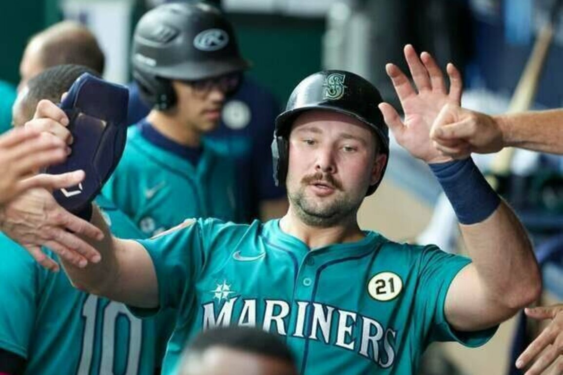 MLB roundup: Cal Raleigh makes history with HRs 55, 56