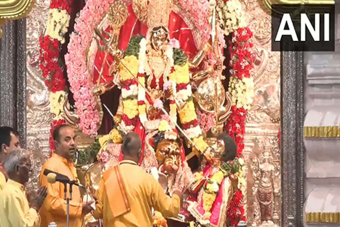 Morning Aarti offered at New Delhi's Shri Aadya Katyayani Shaktipith on Chaitra Navratri Day 1