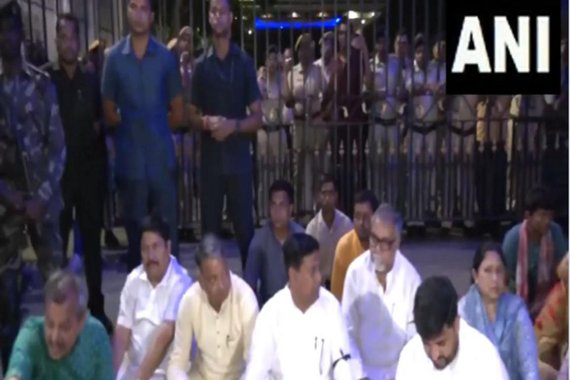 Murshidabad violence: West Bengal BJP chief stages dharna outside DGP office, demands compensation for victims