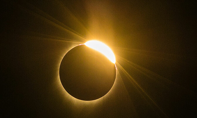 Total solar eclipse mesmerizes America Total solar eclipse mesmerizes America