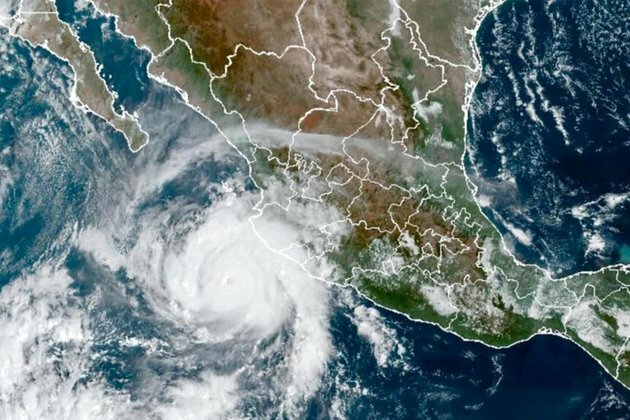Category 4 Hurricane Rosyln Brushing Vallarta on Way to Mexico Coast