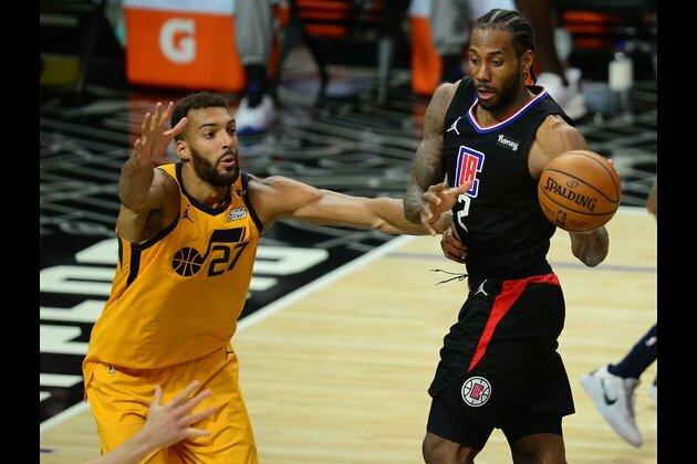 Reports: Kawhi Leonard declines player option, becomes free agent