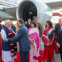 Mauritius PM, alongwith 200 dignitaries welcome PM Modi at airport