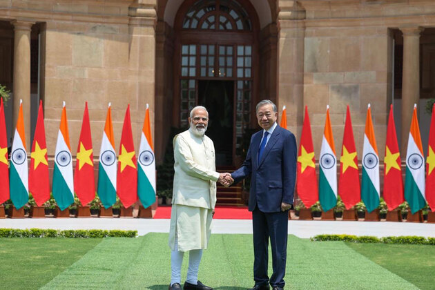India, Vietnam deepen strategic ties, set $25 bn bilateral trade target for 2030
