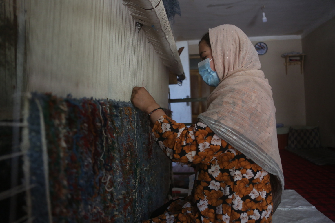 AFGHANISTAN-HANDMADE CARPET-JOB