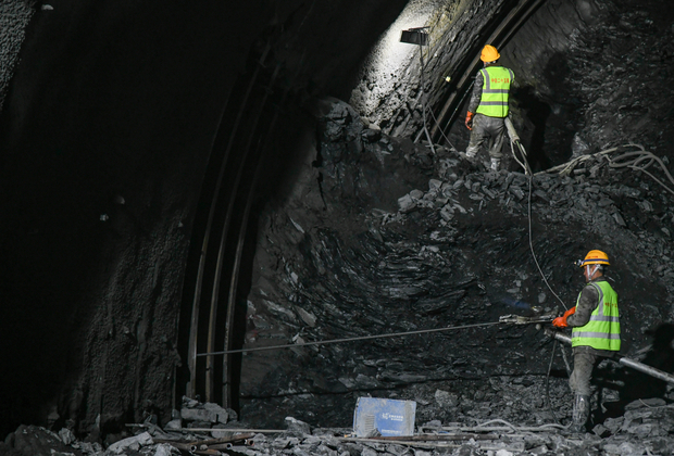 60"FlyOverChina | Banyou No.1 Tunnel has been drilled through in SW China's Sichuan