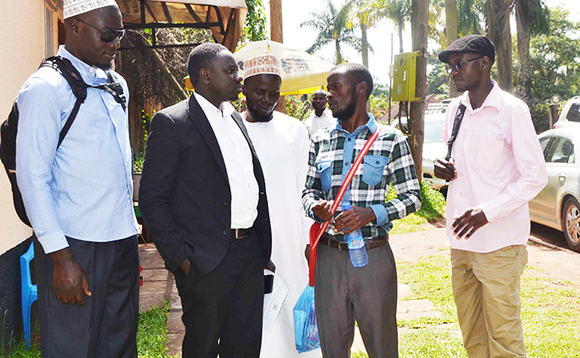 Looya w'abawawaabirwa Baryamusiima ( mu kkooti) ng'ali n'abavunaanibwa ku kkooti. Looya w'abawawaabirwa Baryamusiima ( mu kkooti) ng'ali n'abavunaanibwa ku kkooti.