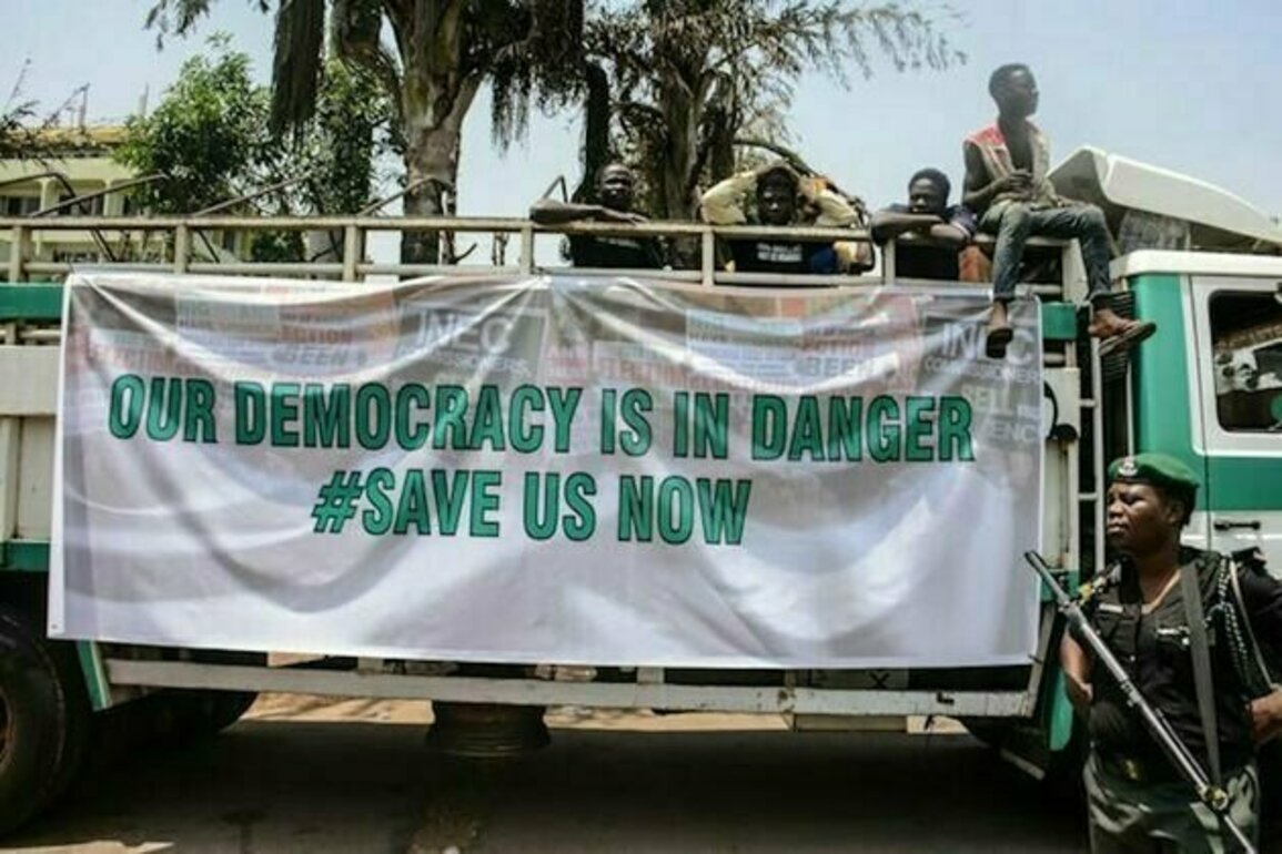 60 % des Africains ne croient pas que la democratie serve leurs interts : comment les parlements peuvent remedier  cela