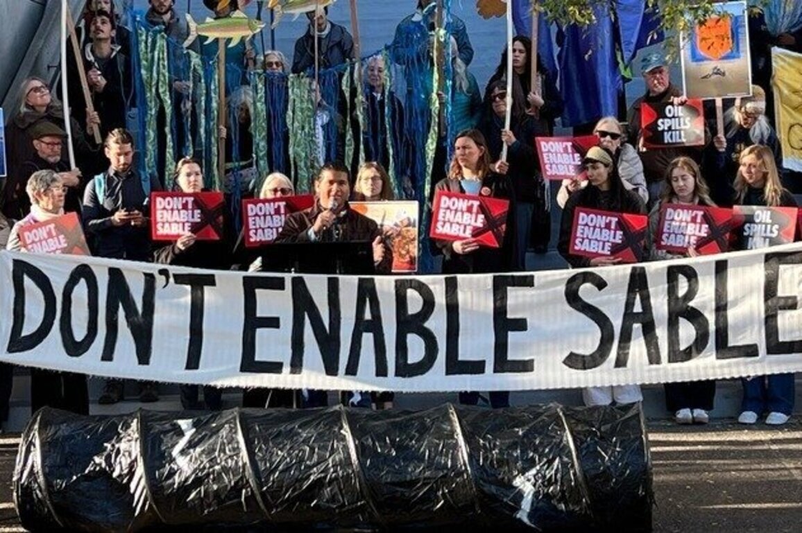Multiple lawsuits aim to halt oil pipeline off Santa Barbara  