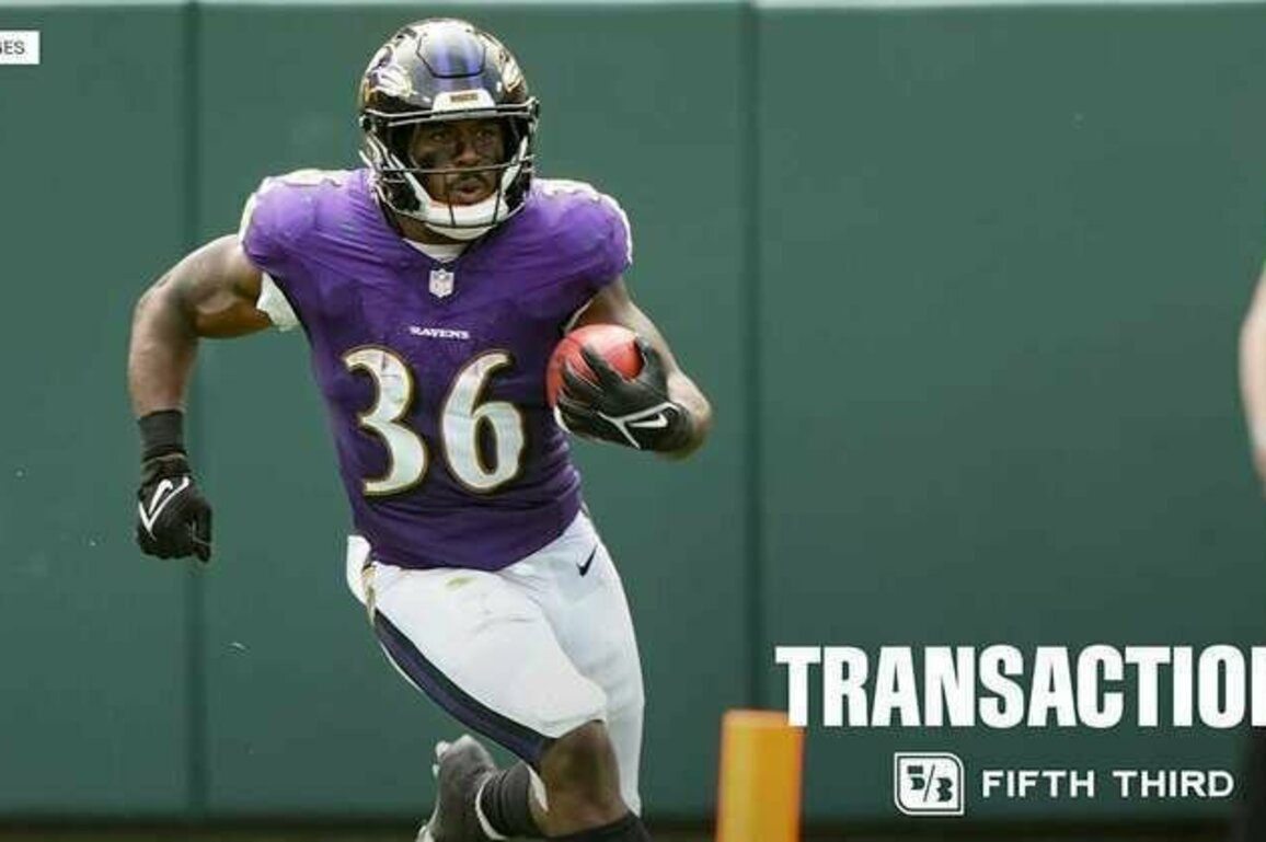 Bucs Add WR Jaden Smith, RB Owen Wright