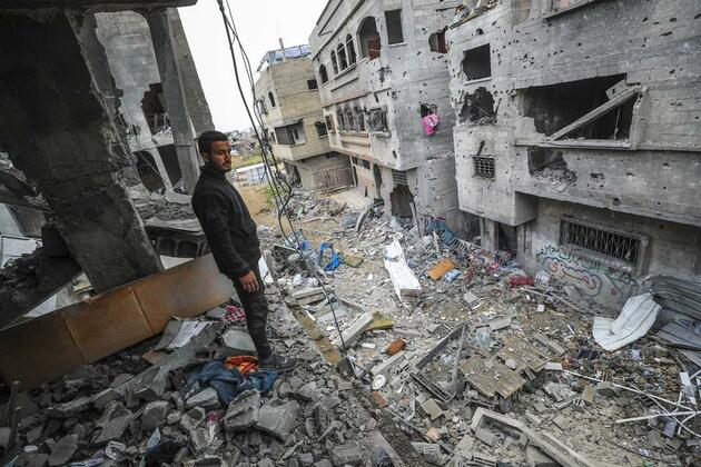 Israeli forces expand ground operation in Gaza as Hamas fires rockets at Israel