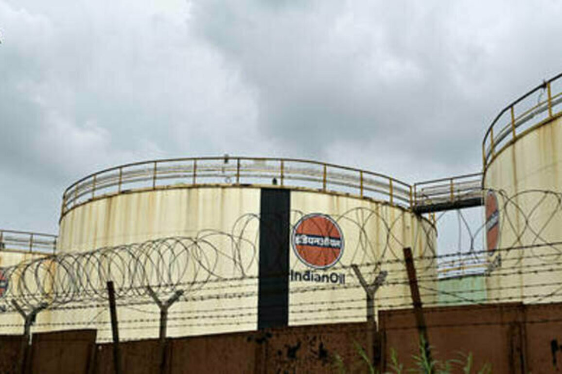 Indian refiner pays for Russian oil in yuan - Reuters