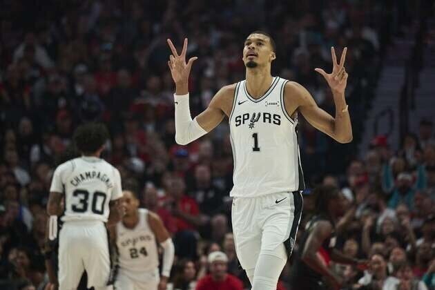 Spurs dominate 2nd half to go up 3-1 on Trail Blazers