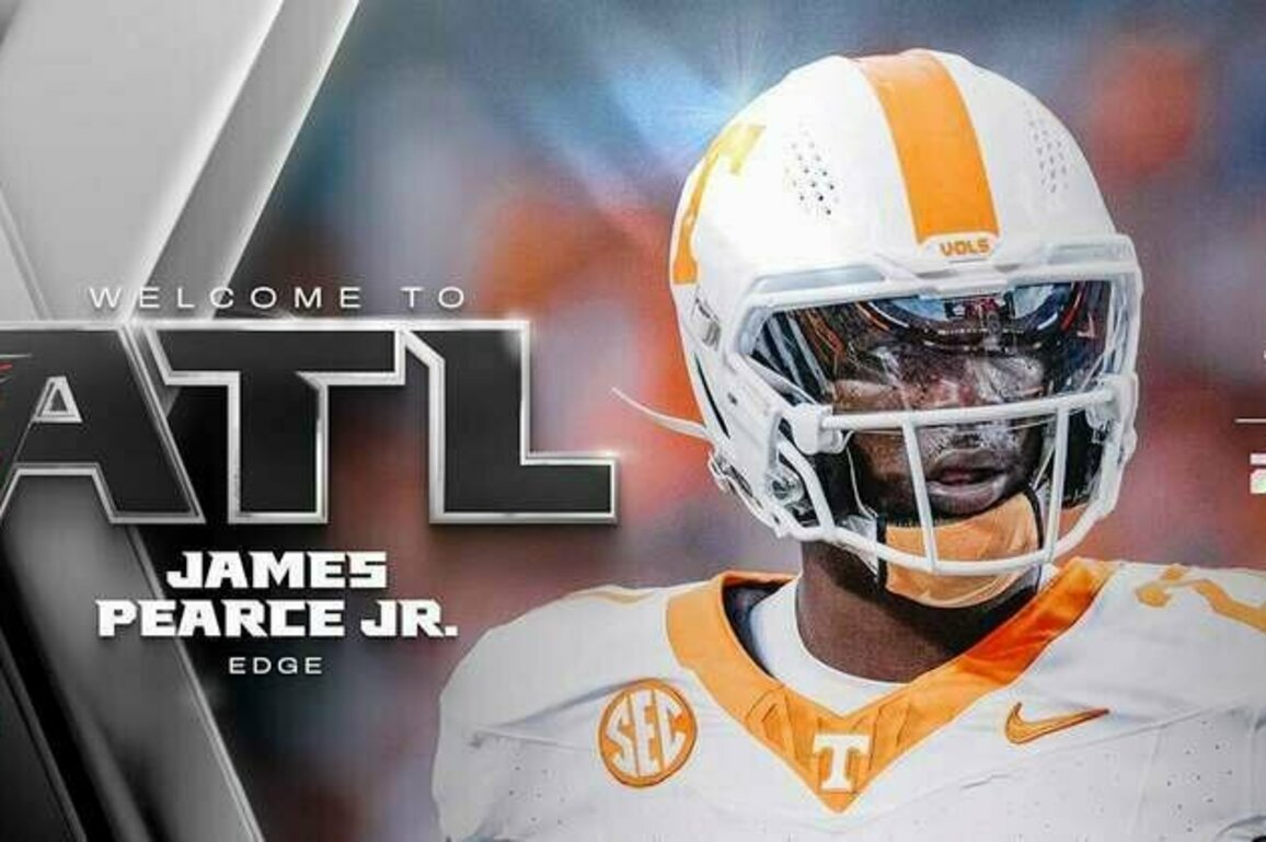 Falcons select James Pearce Jr. with No. 26 pick in 2025 NFL Draft