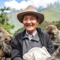 GLOBALink | Tobgye: 25 years as guardian of Tibetan macaques