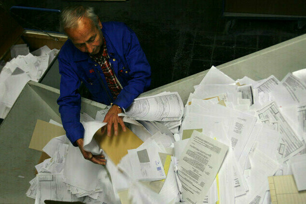 USAID staff rush to shred and burn documents