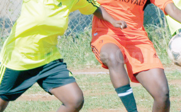 Rita Nabbosa owa Western Utd (ku kkono) ne Precious Najjemba owa Muteesa. Baagudde maliri 2-2. Rita Nabbosa owa Western Utd (ku kkono) ne Precious Najjemba owa Muteesa. Baagudde maliri 2-2.