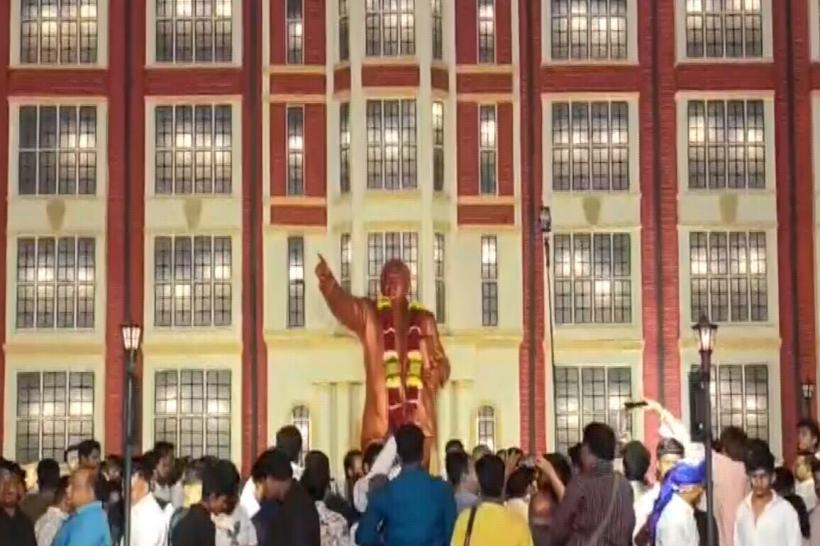 Maharashtra: Bustling enthusiasm in Nashik as people gather to celebrate 135th Ambedkar Jayanti