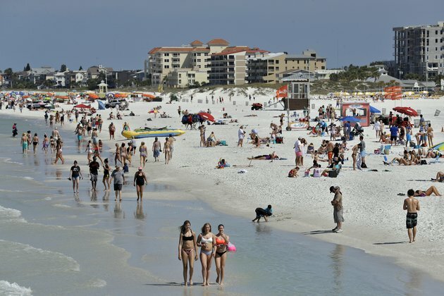 Virus Rebels From France to Florida Smirk at Lockdowns