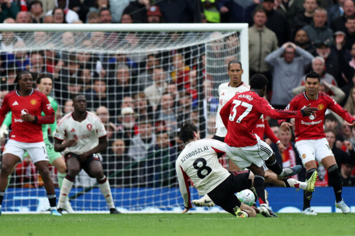 Manchester United edge Liverpool in Premier League thriller
