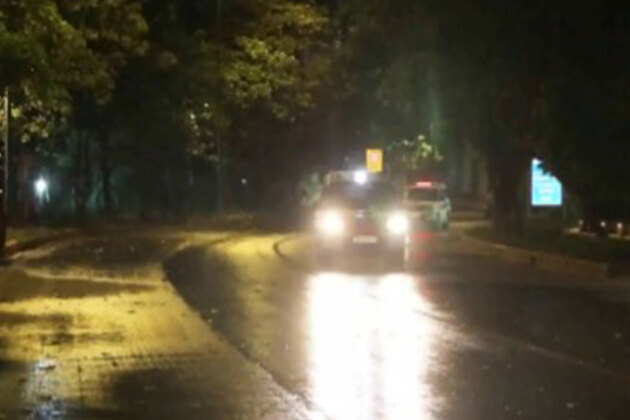 Delhi: Rain lashes several parts of national capital, brings respite from heat