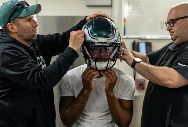 Behind the Scenes: A look at the Eagles&#039; equipment staff