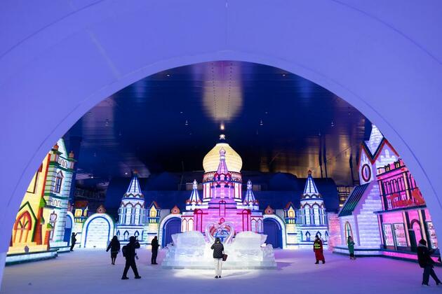 GLOBALink | World's largest indoor ice-and-snow theme park reopens in NE China