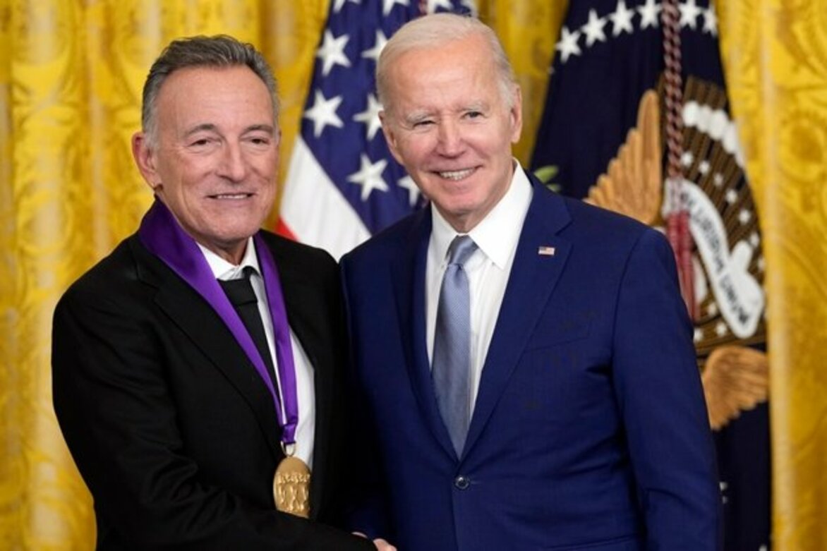 Biden Honors Springsteen, Julia Louis-Dreyfus, Mindy Kaling