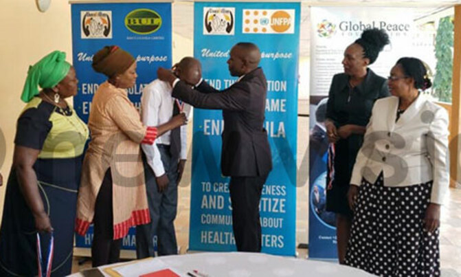Men awarded for supporting fistula-stricken wives Men awarded for supporting fistula-stricken wives