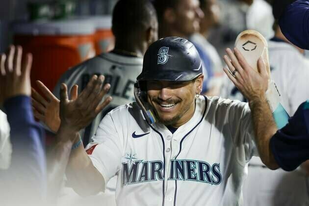 Four-run outburst lifts Mariners over Cardinals