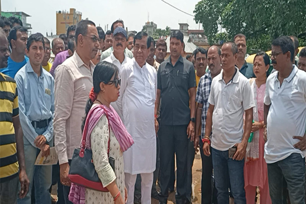 Agartala Mayor reviews development work at Lake Chowmuhani market, promises modern facilities for vendors
