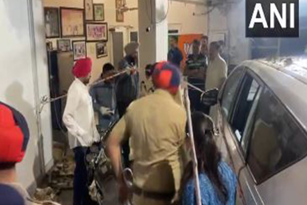 Punjab: Blast outside residence of BJP leader Manoranjan Kalia in Jalandhar; Police launches investigation
