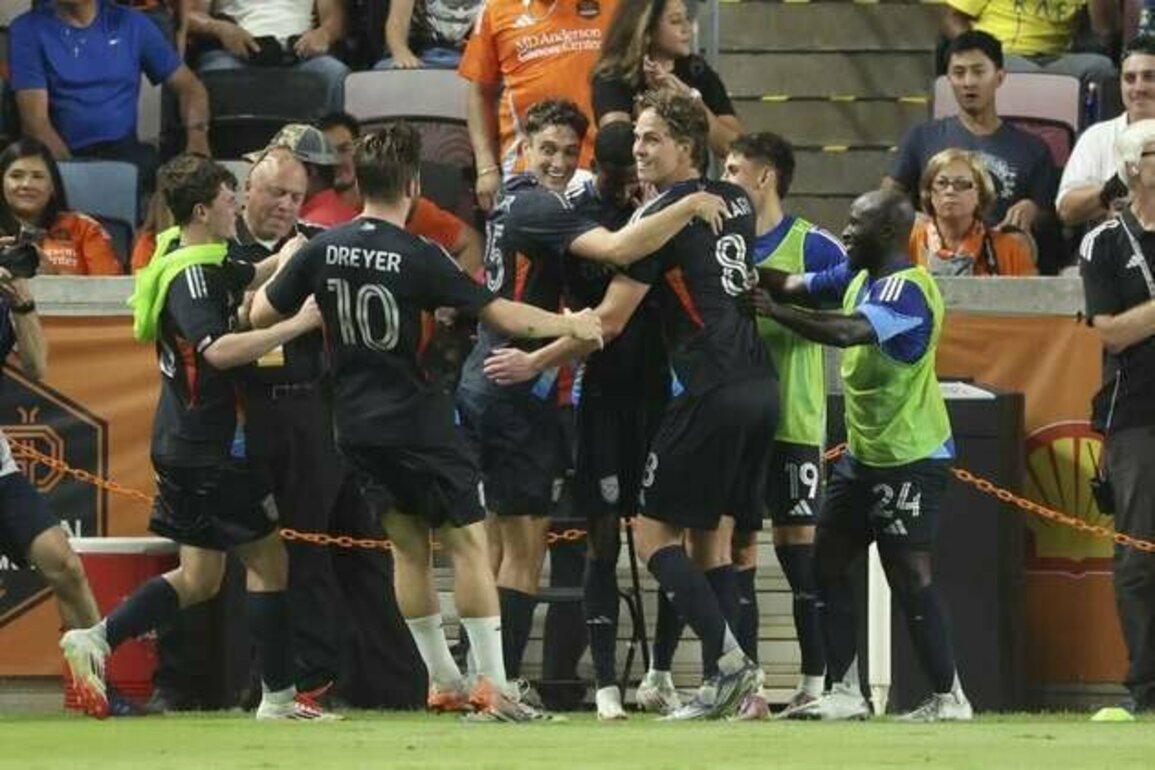 Anders Dreyer's late brace lifts San Diego FC past Houston