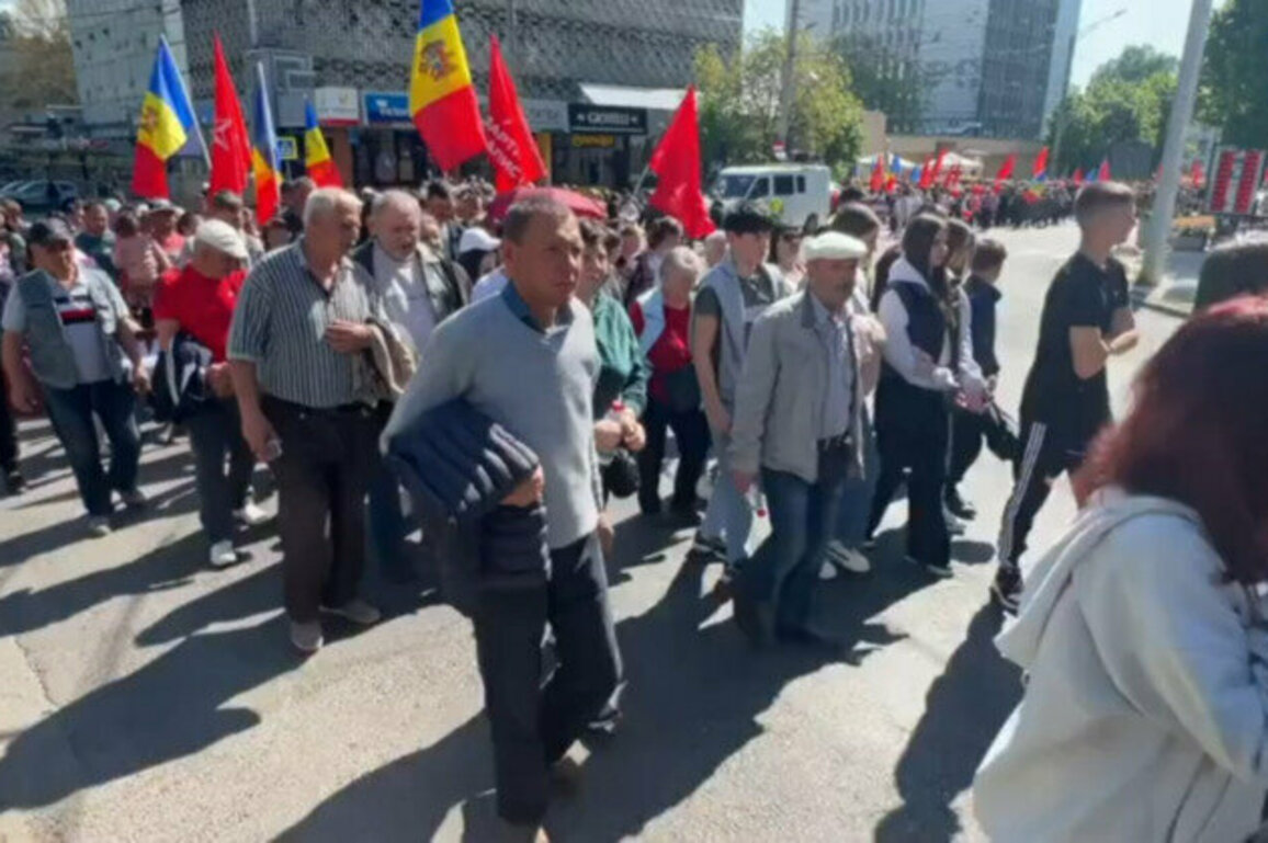 Thousands march against pro-EU government in Moldova 