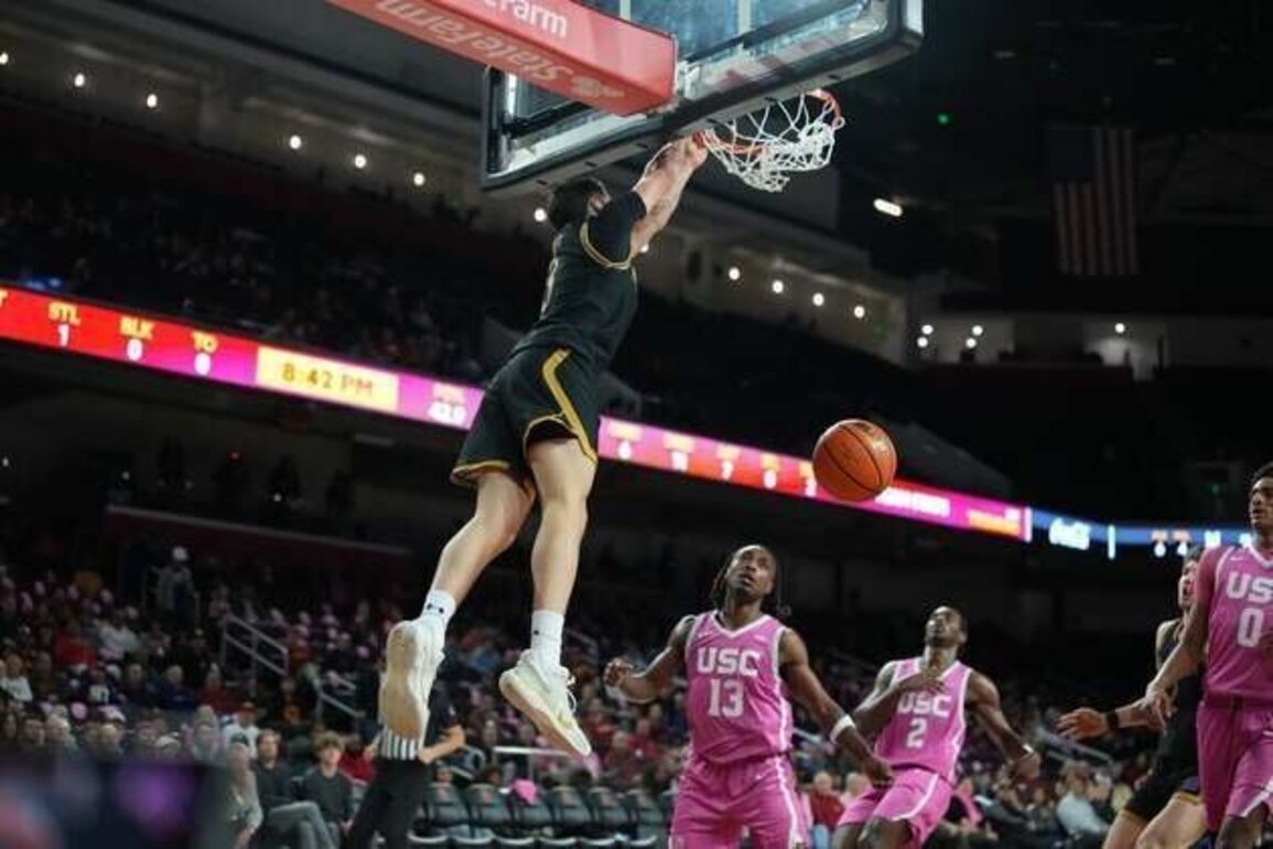Northwestern tops USC for first Big Ten win of season