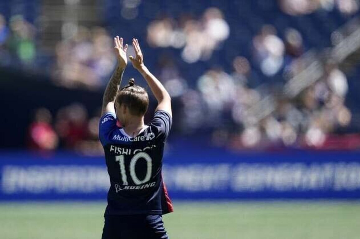 Reign captain Jess Fishlock retiring after this season