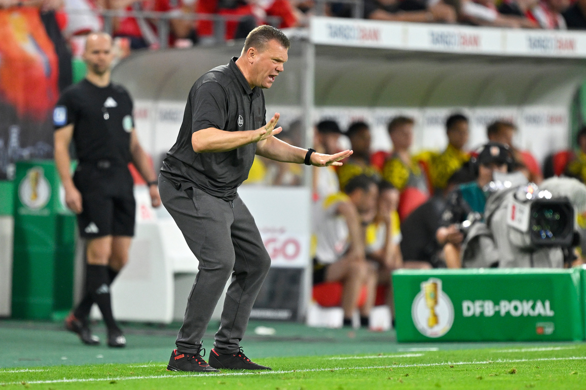 (SP)GERMANY-ESSEN-FOOTBALL-GERMAN CUP-ESSEN VS DORTMUND