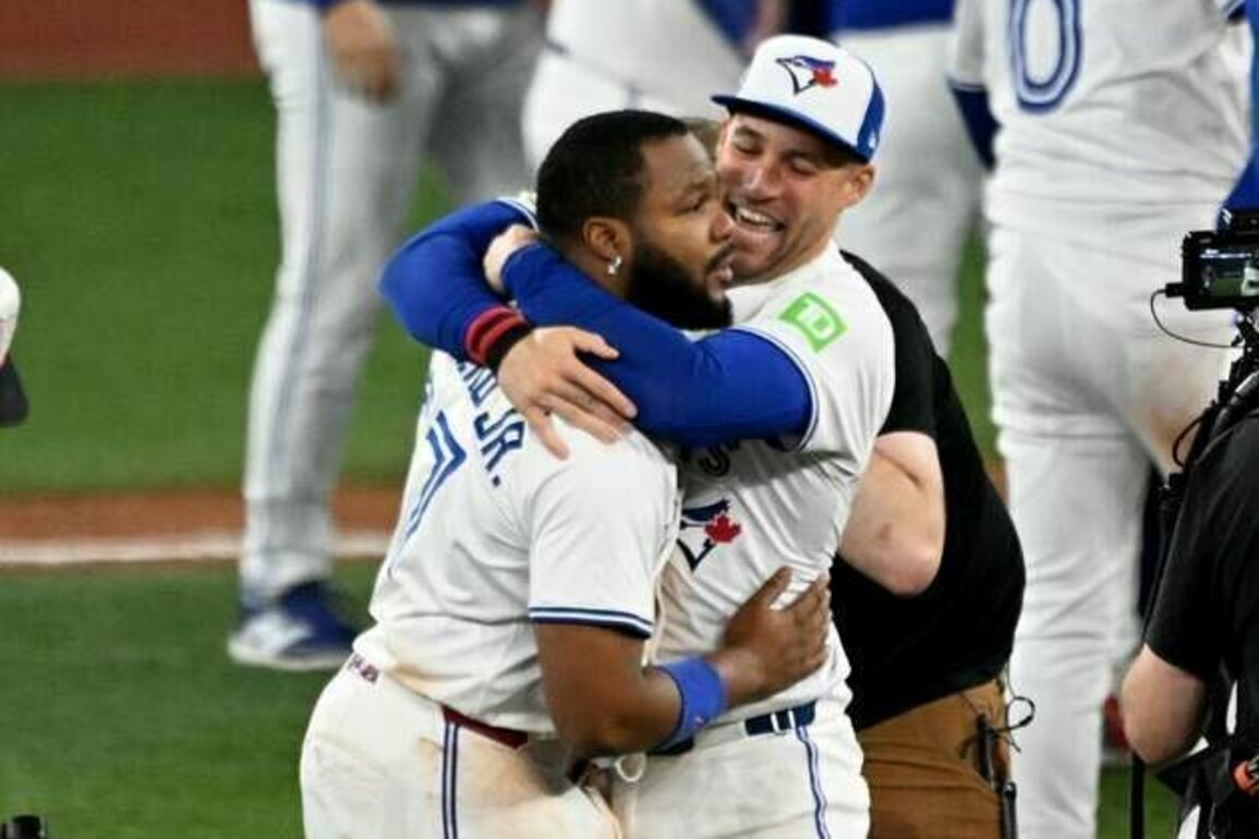 George Springer's Game 7 blast sends Jays past M's, into World Series