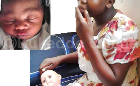 Bukenya ng’aleze ddole gye yalese azazise awaabadde omwana (mu katono) gwe yabbye Bukenya ng’aleze ddole gye yalese azazise awaabadde omwana (mu katono) gwe yabbye