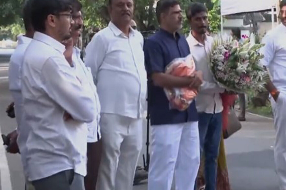 Supporters gather at DK Shivakumar's residence amid reports of leadership change in state