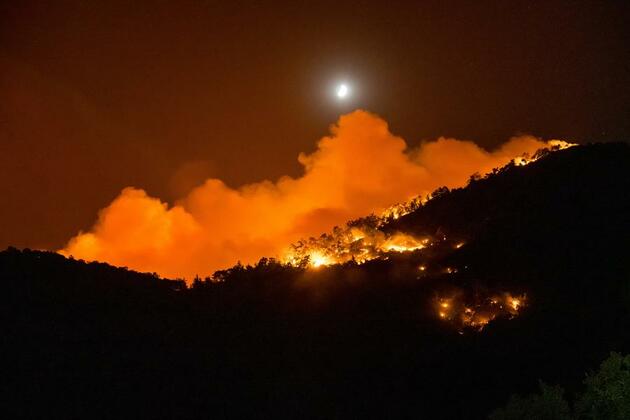 Wildfires kill 2 in Trkiye's Izmir as blazes continue to rage