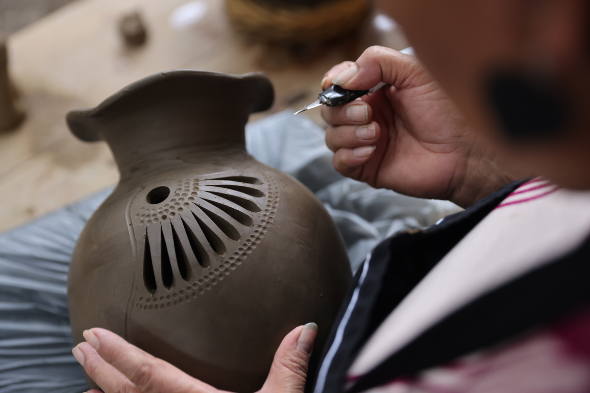 MEXICO-OAXACA-SAN BARTOLO COYOTEPEC-BLACK POTTERY