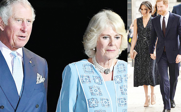 Omulangira Charles ne Camilla baakusisinkana bazadde ba Meghan ng’embaga tennabaawo. Ku ddyo, Abagole Meghan Markle (ku kkono) n’Omulangira Harry. Omulangira Charles ne Camilla baakusisinkana bazadde ba Meghan ng’embaga tennabaawo. Ku ddyo, Abagole Meghan Markle (ku kkono) n’Omulangira Harry.